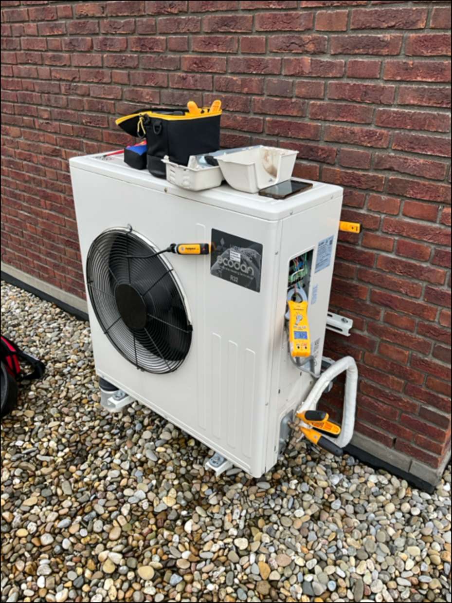 Onderhoud aan een warmtepomp en WTW-unit in Zevenhuizen